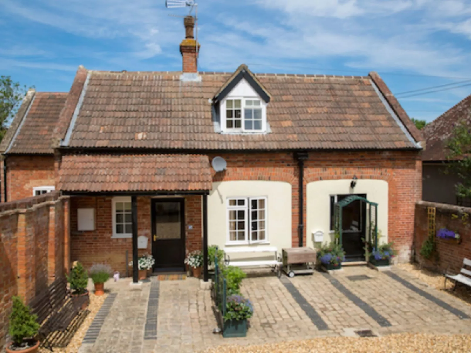 The Carriage House-Buiten