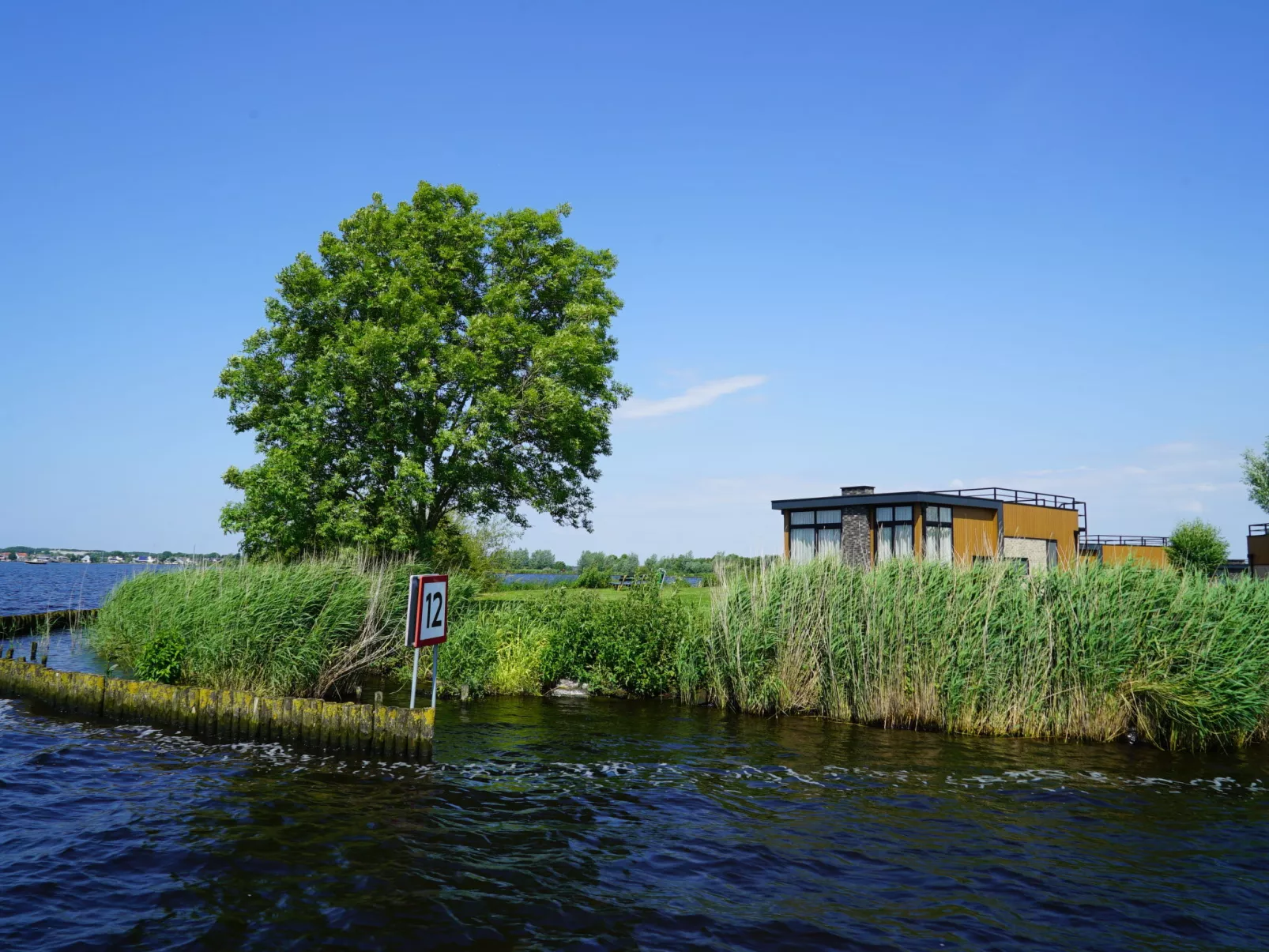 Pavilion 6-Buiten