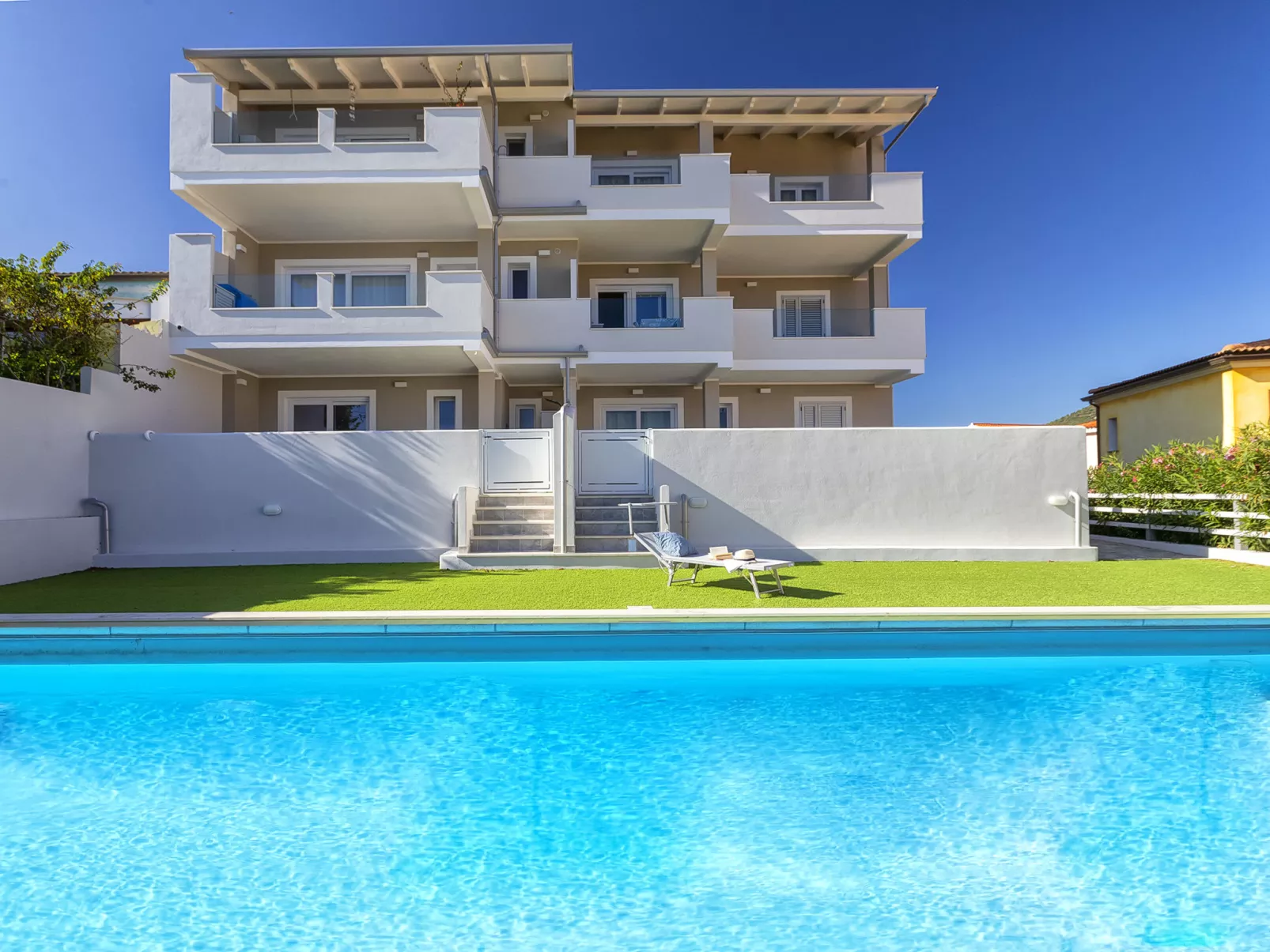 La terrazza sulla piscina