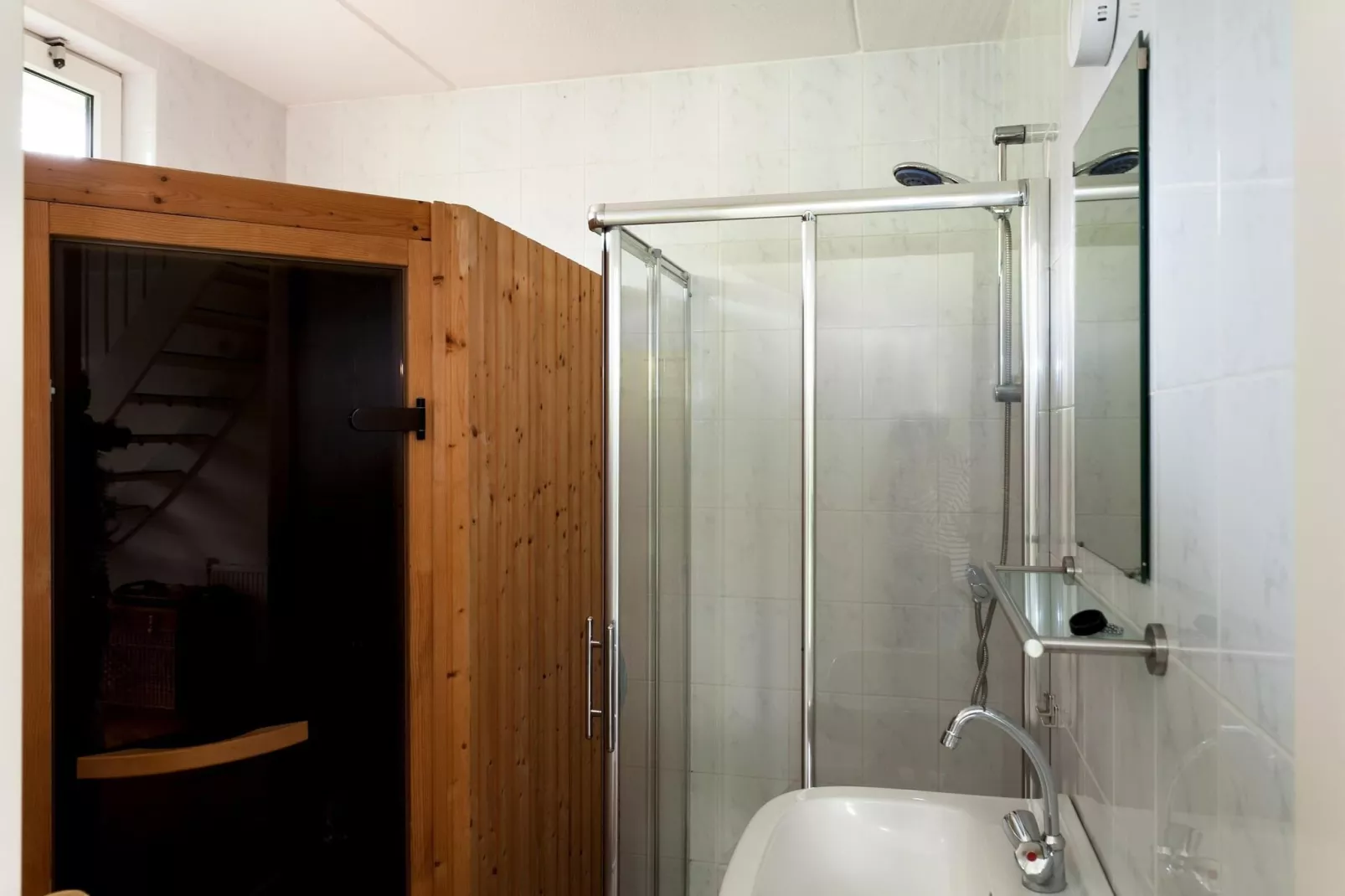 6 pers Renneborghuis Wellness Comfort met sauna-Badkamer