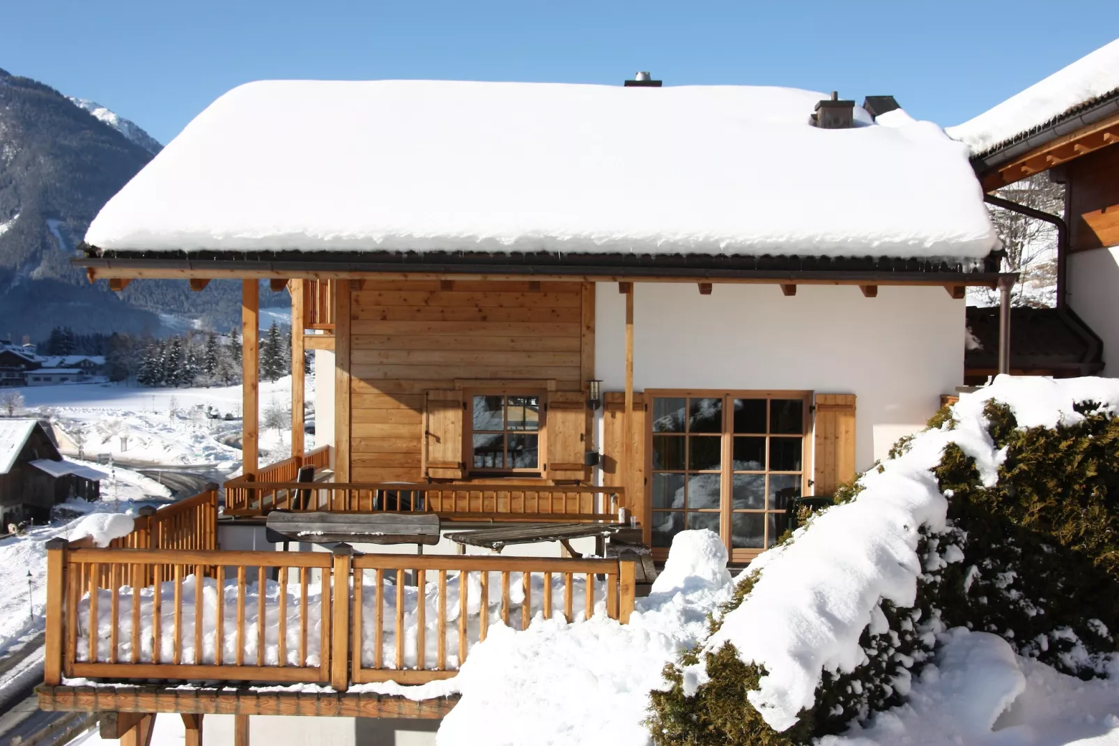 Chalets im Wald-Buitenkant zomer