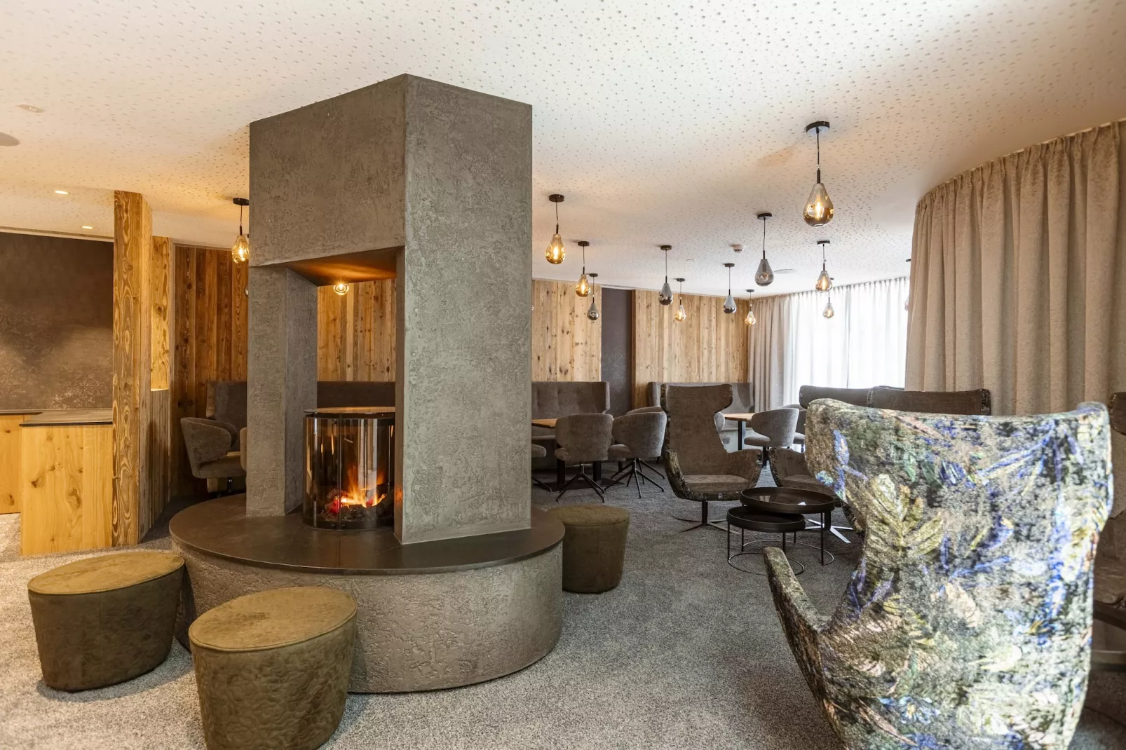 Zillertal Suites 5-Hal-ontvangst