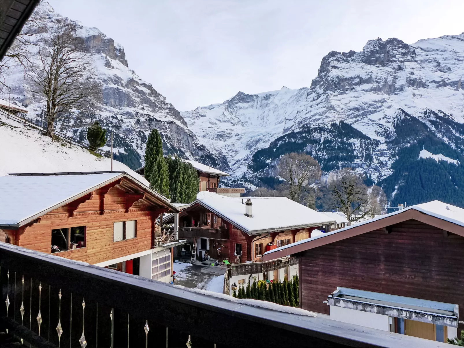 Chalet Bienli Oben-Buiten