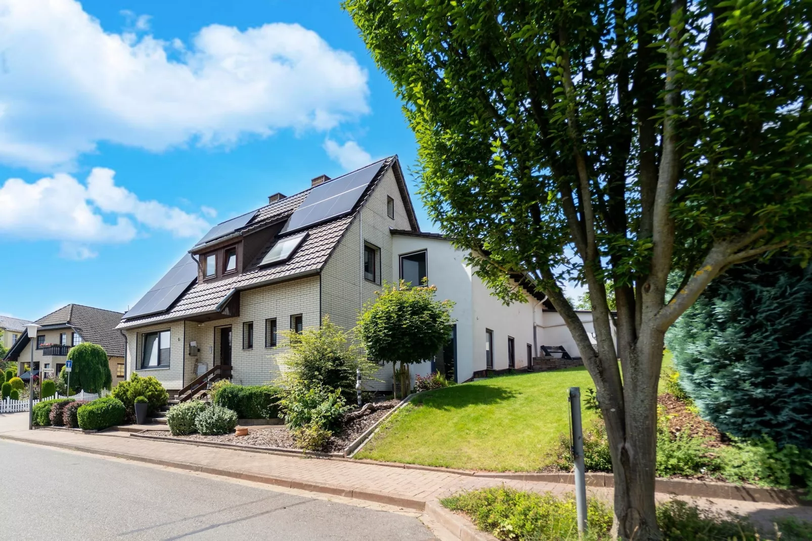 Modern appartement met zwembad in de Harz-Buitenkant zomer