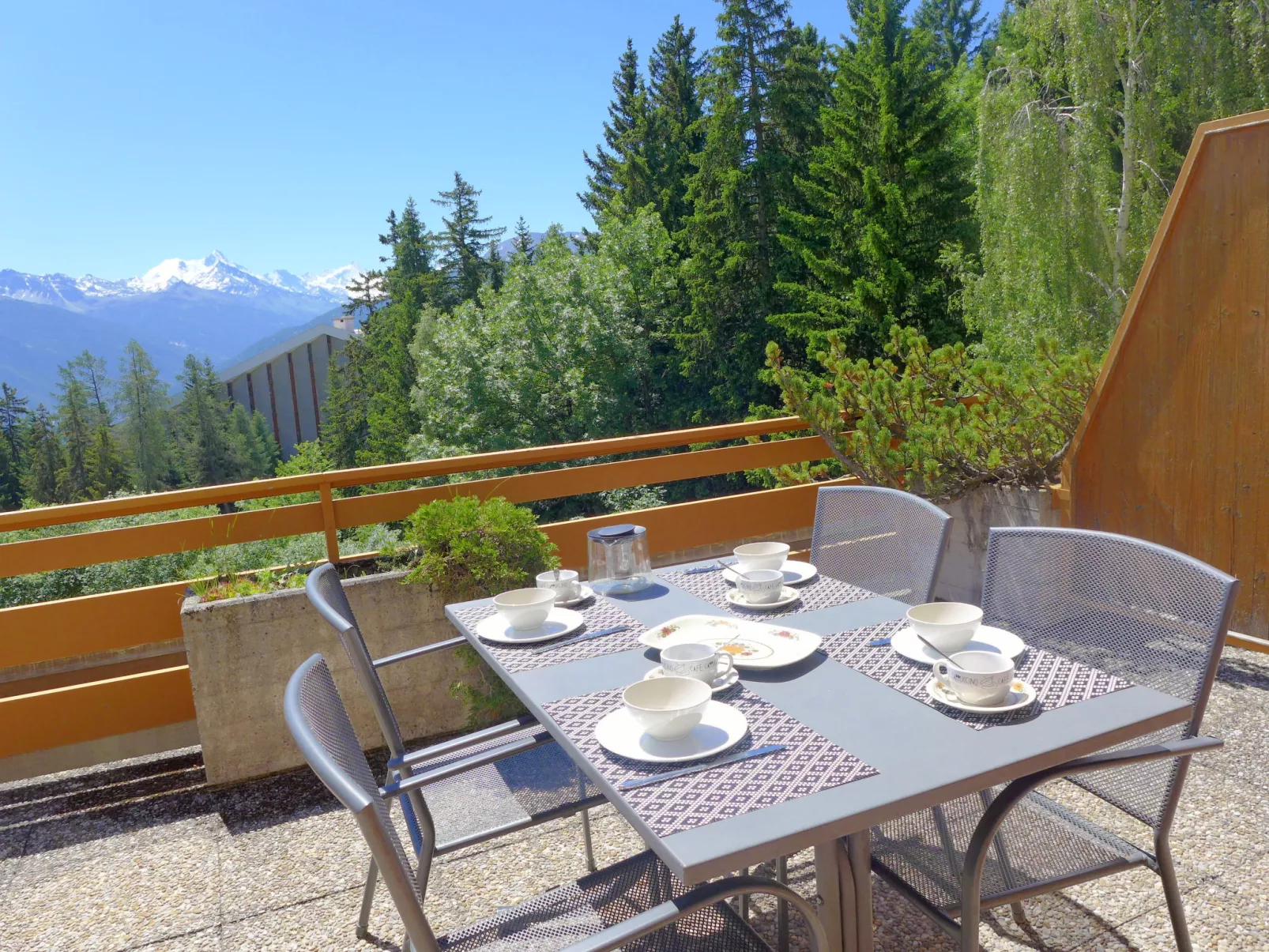 Terrasse des Alpes-Buiten