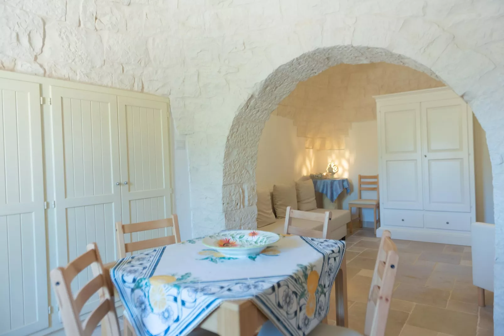 Trulli Cesare in Locorotondo-Eetkamer