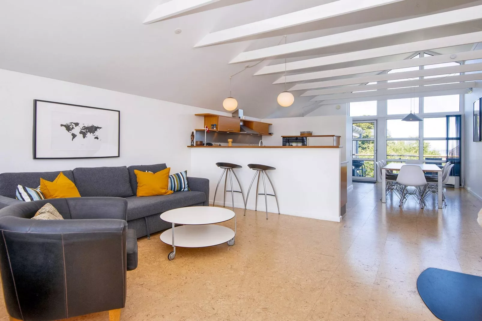 3 room,1 st floor,penthouse-Binnen