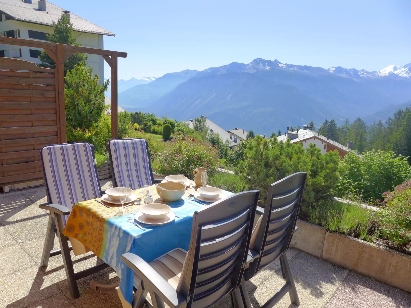 Terrasse des Alpes-Buiten