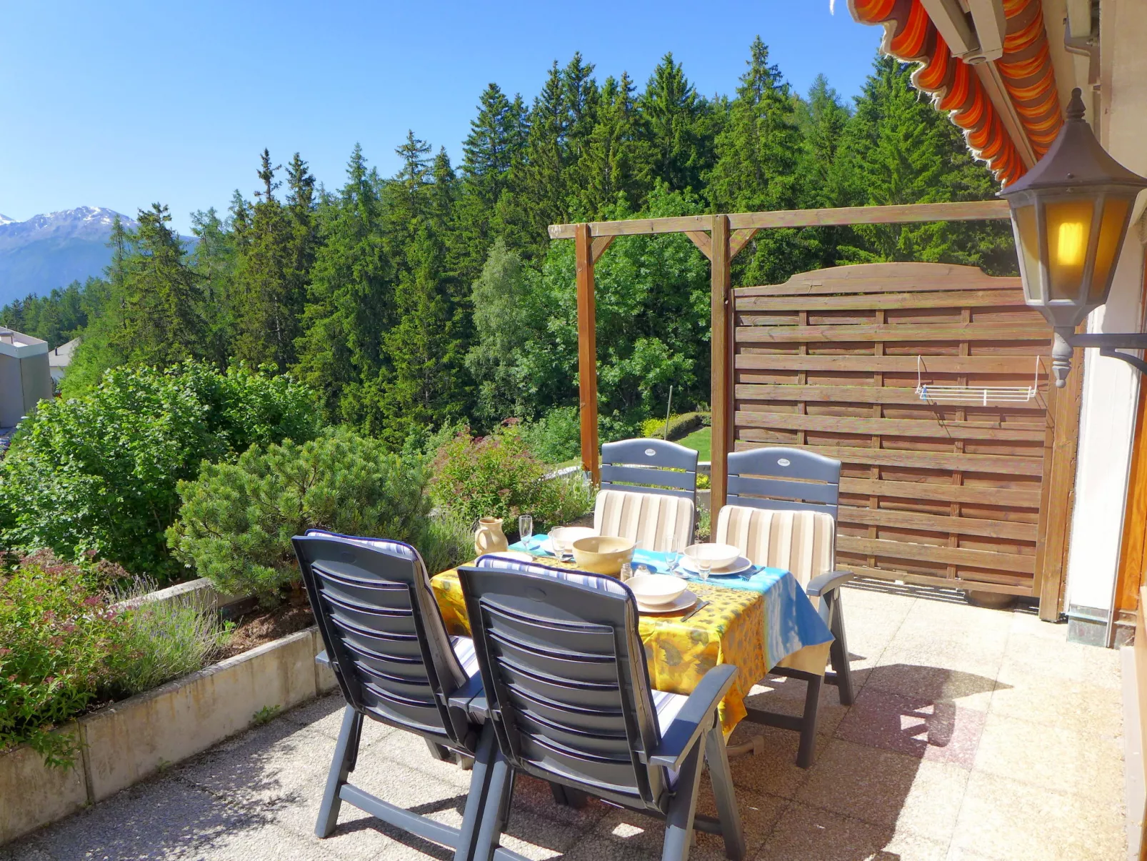 Terrasse des Alpes-Buiten