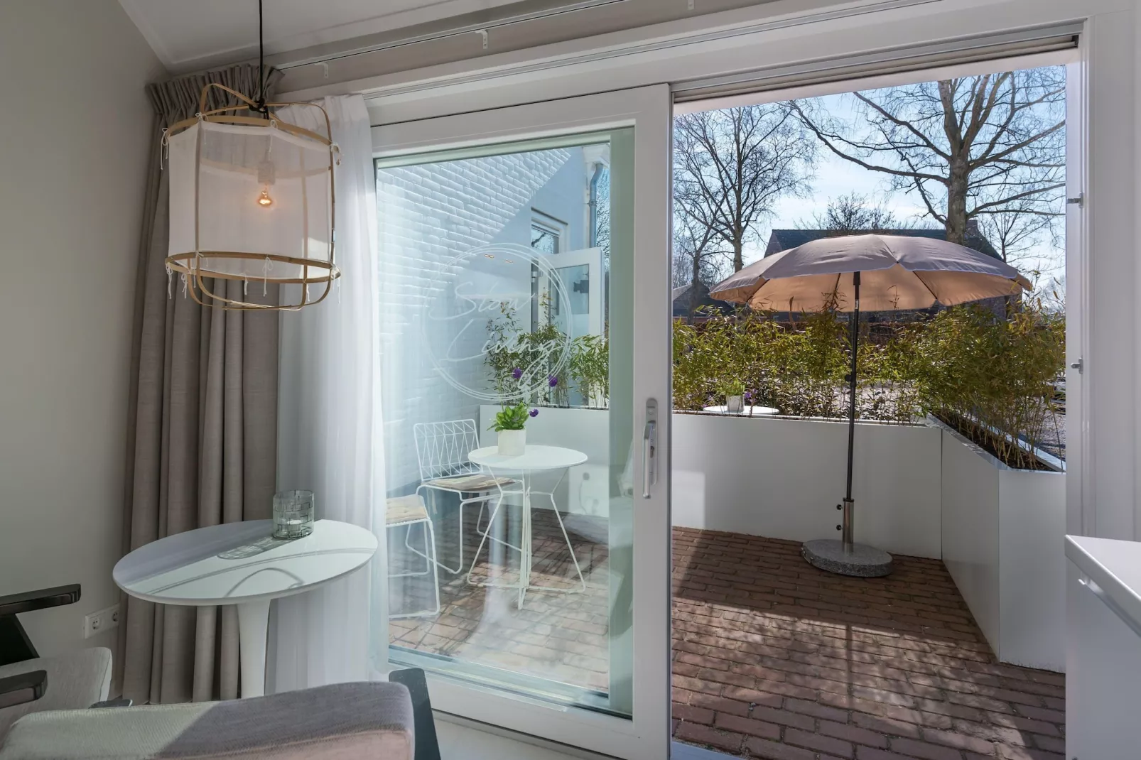 Slow living Suite 1 Oostkapelle-Terrasbalkon