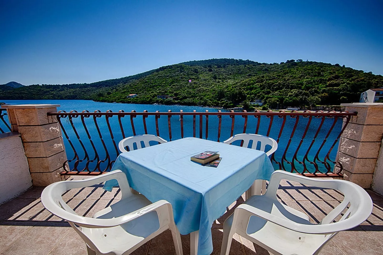 Apartments Malo Lago - One-Bedroom Apartment with Two Balconies and Sea View - Attic (Apartment 2)-Terrasbalkon