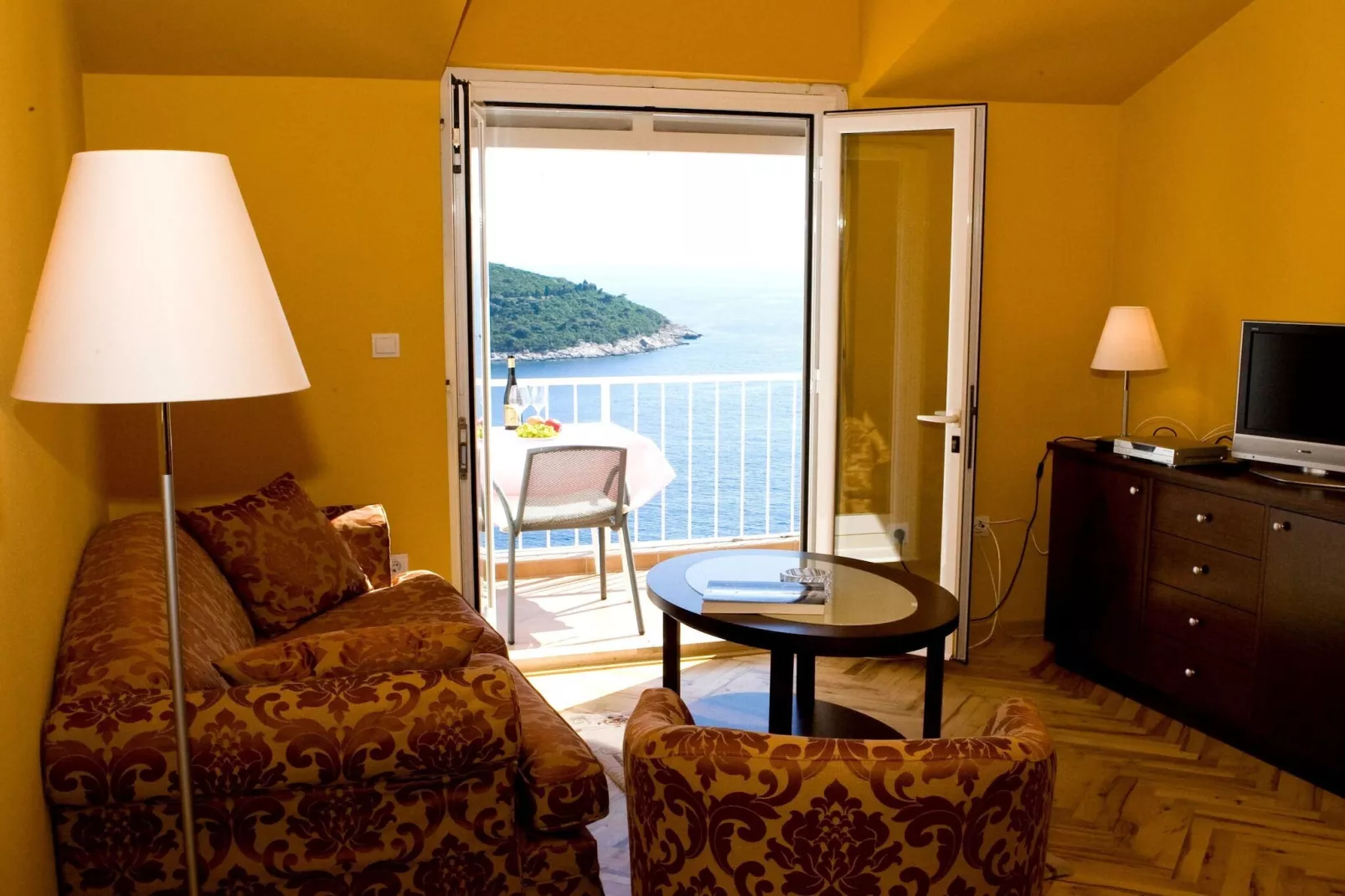 Apartments Sipa - Premium One Bedroom Apartment with Balcony and Sea View (Apartman E)-Woonkamer