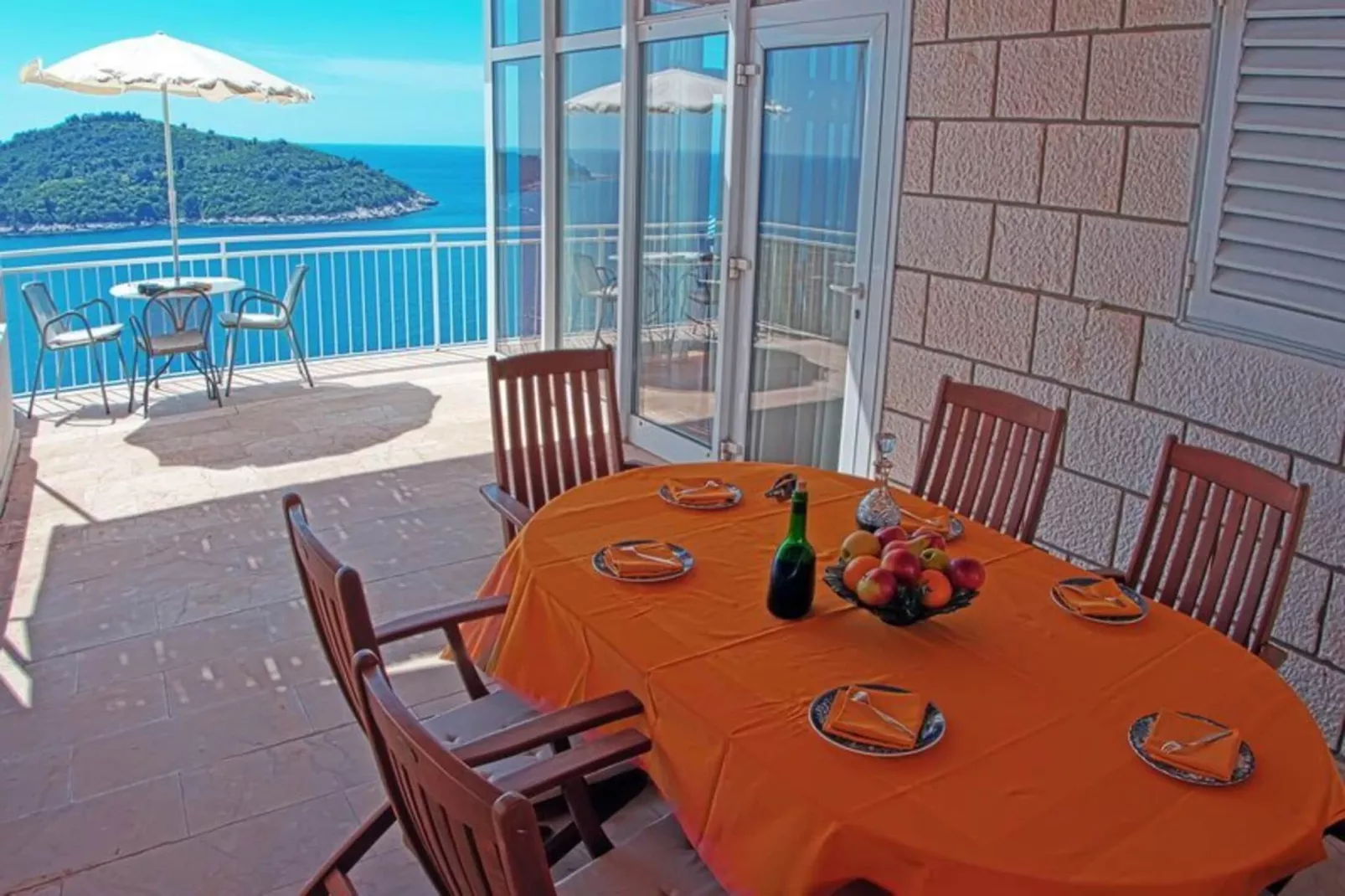 Apartments Sipa - Superior Two Bedroom Apartment with Balcony and Sea View (Apartman F)-Eetkamer