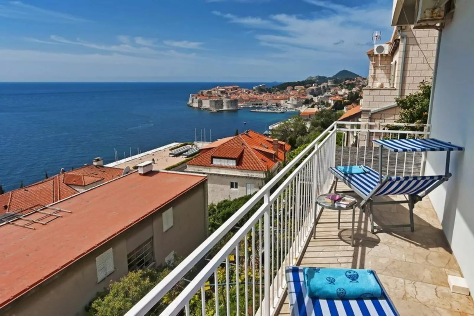 Apartments Sipa - Superior Two Bedroom Apartment with Balcony and Sea View (Apartman F)-Terrasbalkon