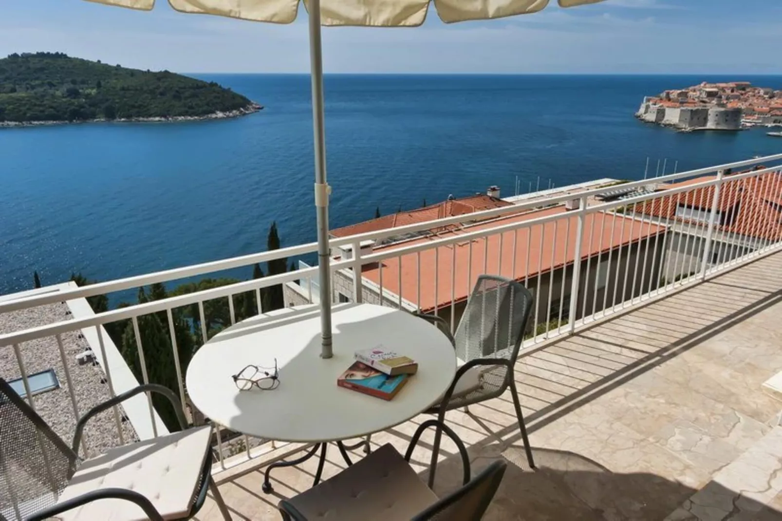 Apartments Sipa - Superior Two Bedroom Apartment with Balcony and Sea View (Apartman F)-Terrasbalkon