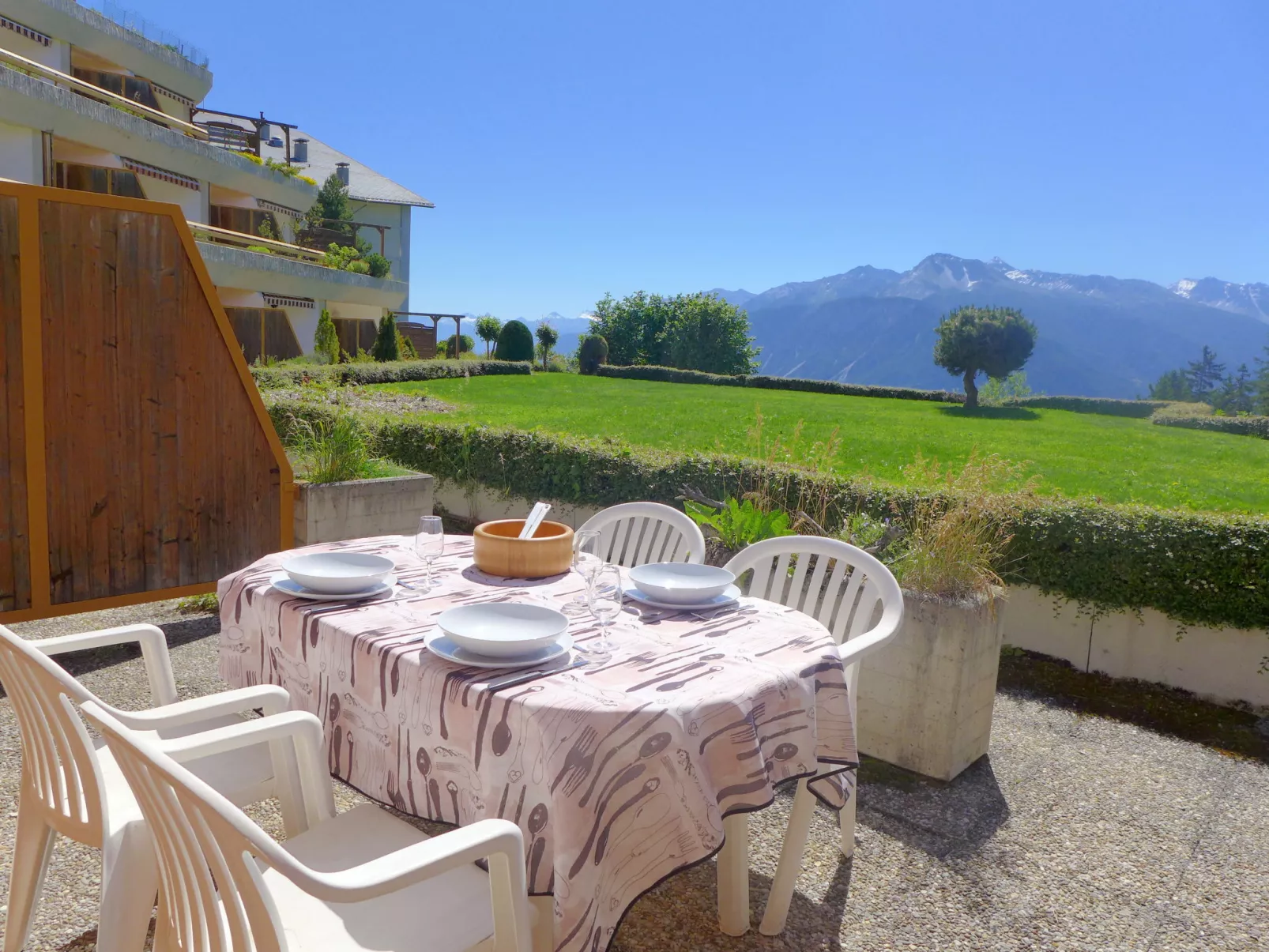 Terrasse des Alpes-Buiten