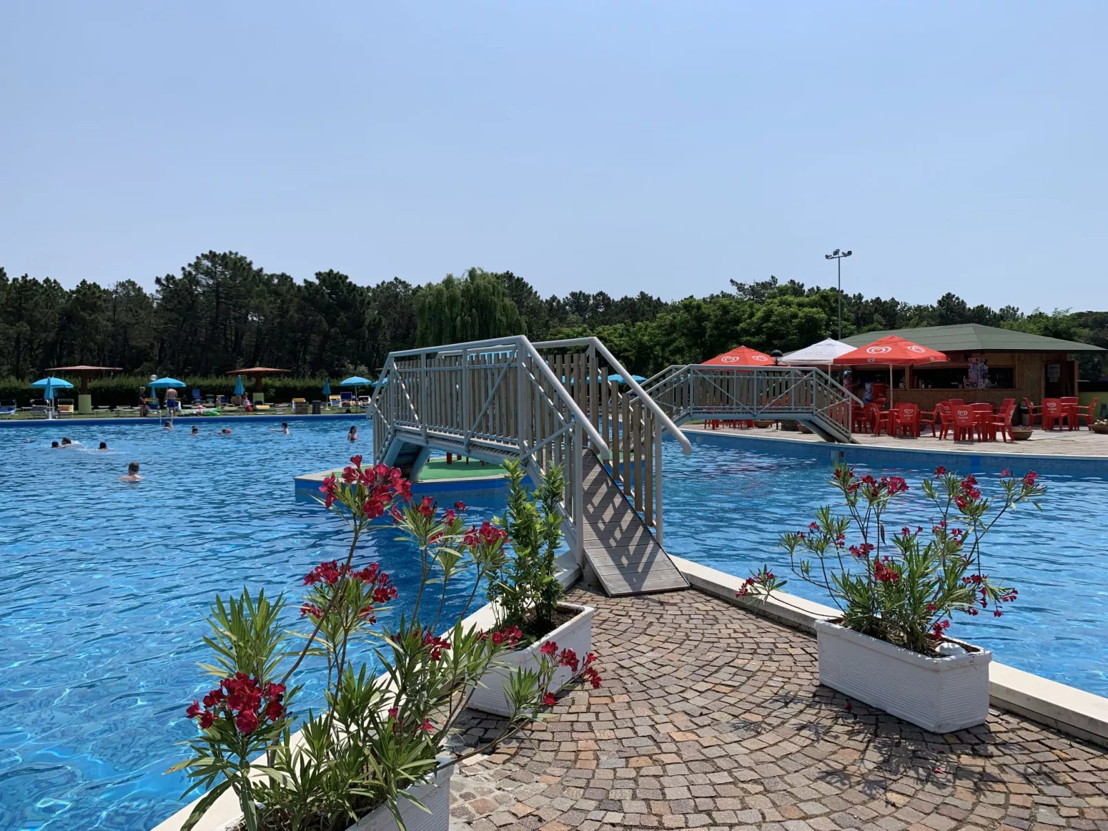 Lake Bungalow-Buiten