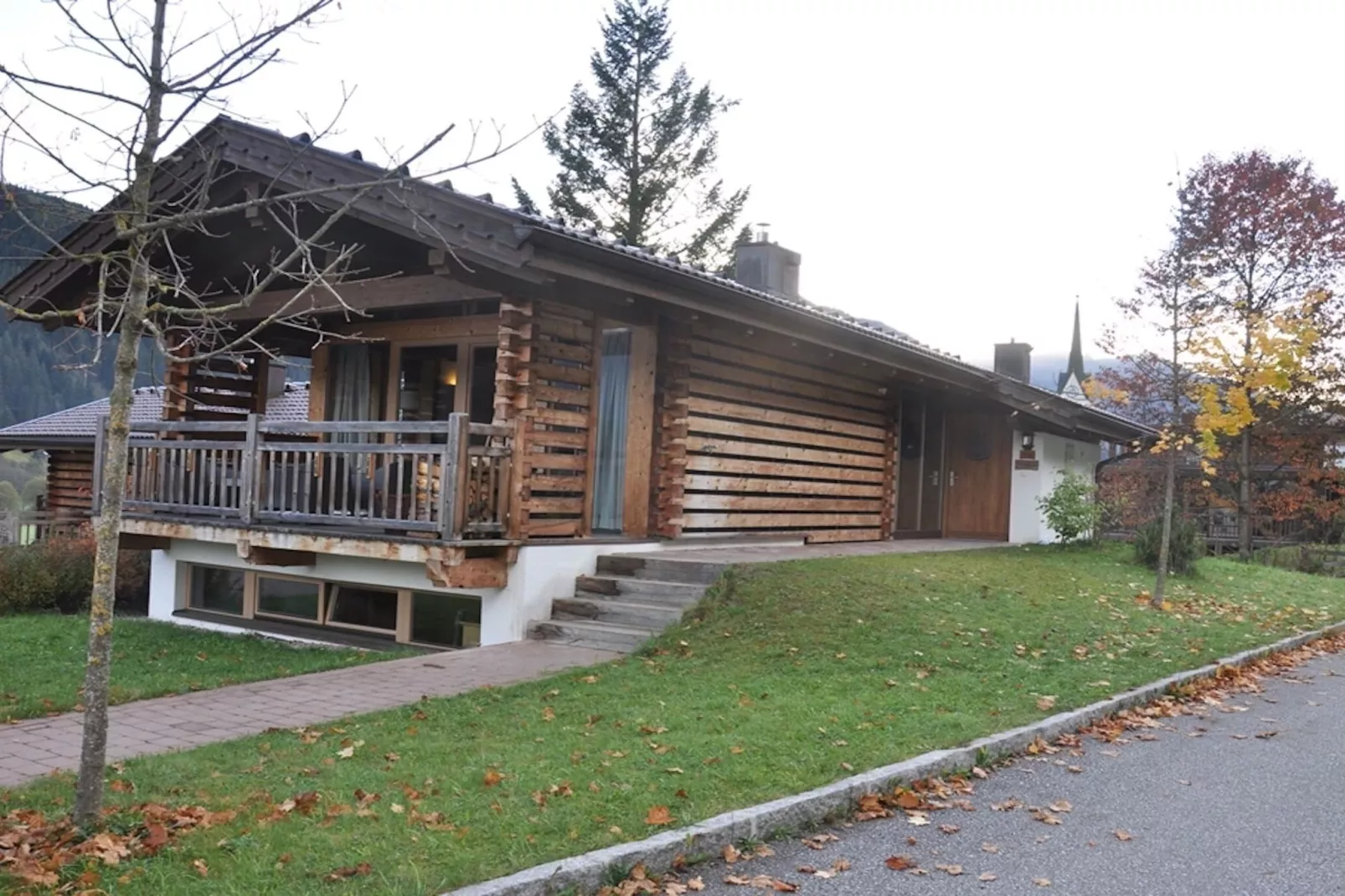 Chalets im Wald-Buitenkant zomer