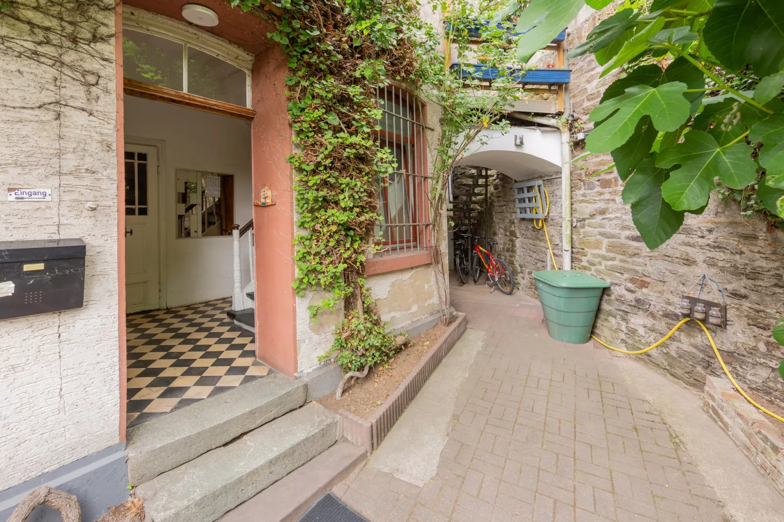 Maisonette im Taunus mit mediterrane Terrasse-Hal-ontvangst