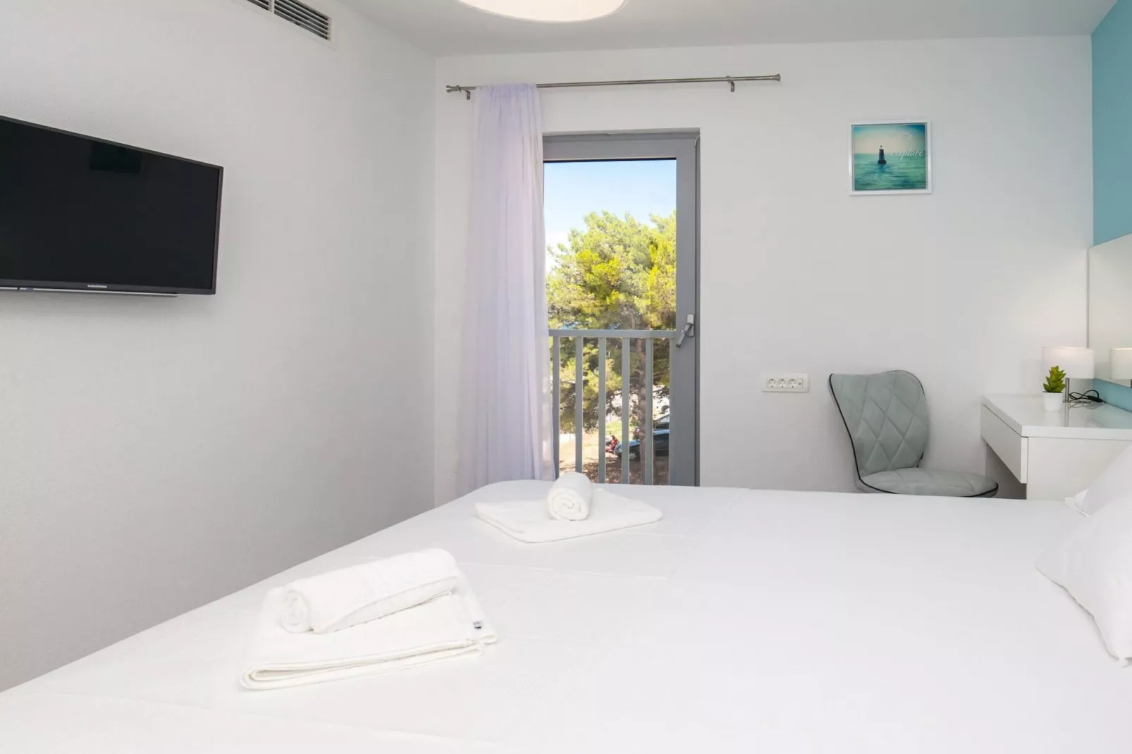 Apartments Dva Galeba - One Bedroom Apartment with Sea View (204)-Slaapkamer