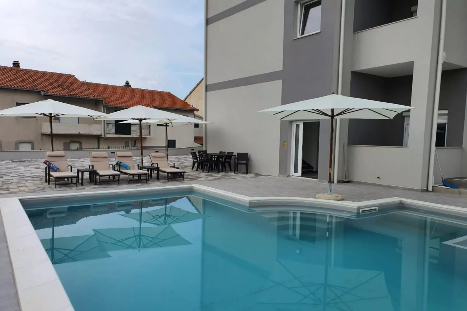 Apartments Villa Salona Sky - Premium One Bedroom Apartment with Balcony (2)-Zwembad