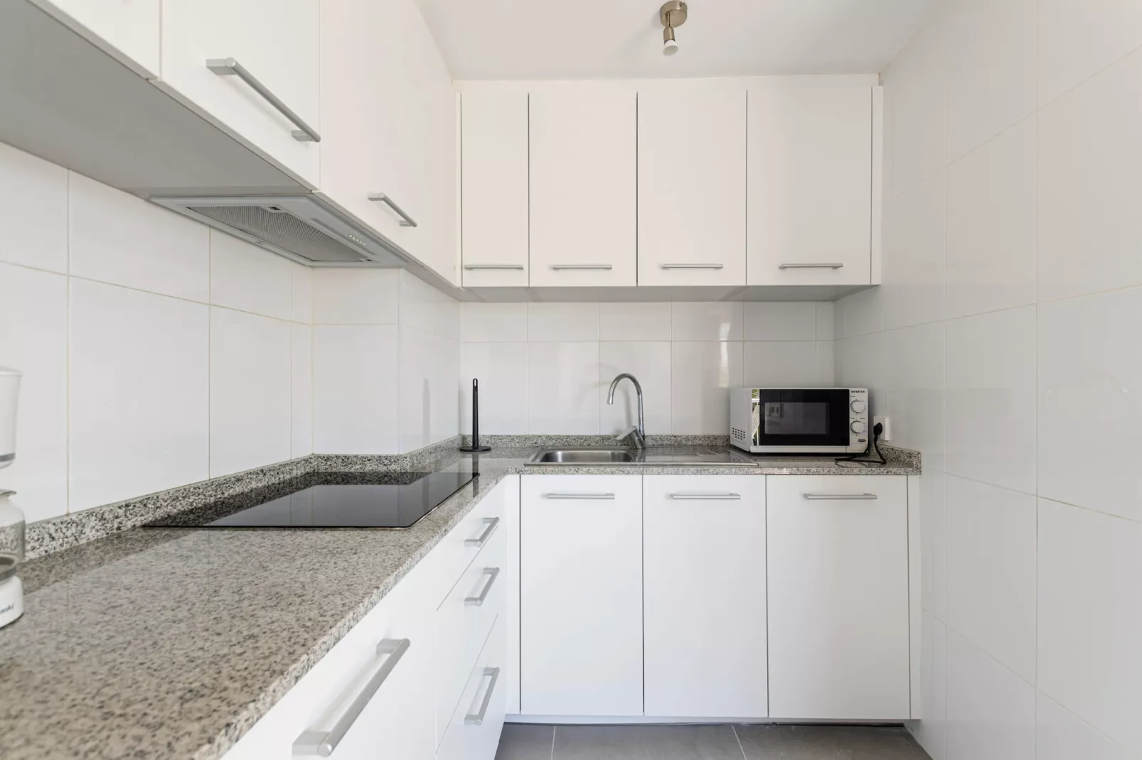 YourHouse apartment Monges con balcón-Keuken