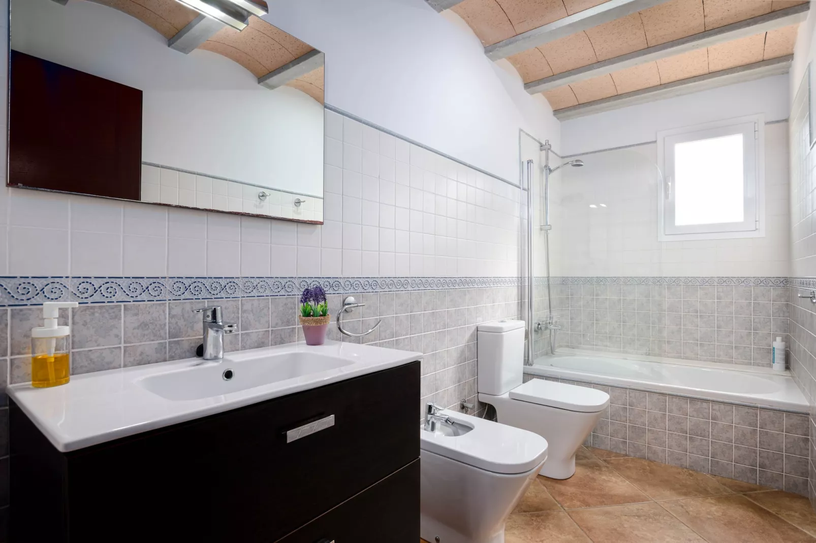 YourHouse Can Cuixa-Badkamer