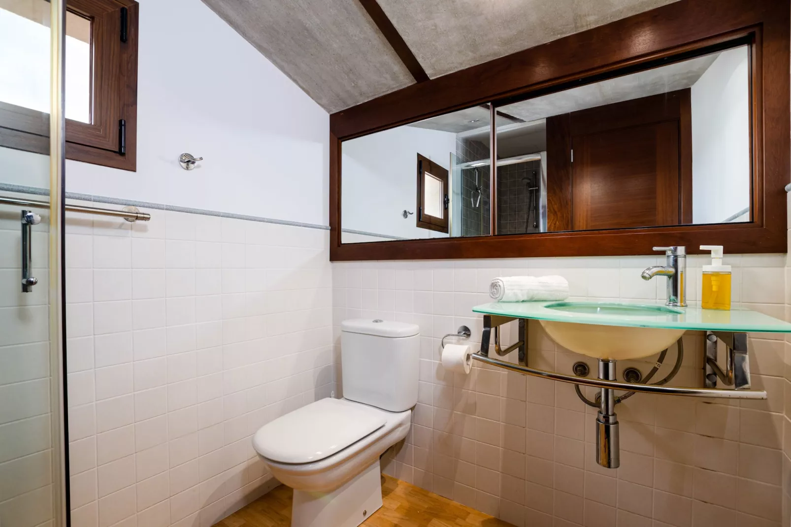 YourHouse Can Cuixa-Badkamer