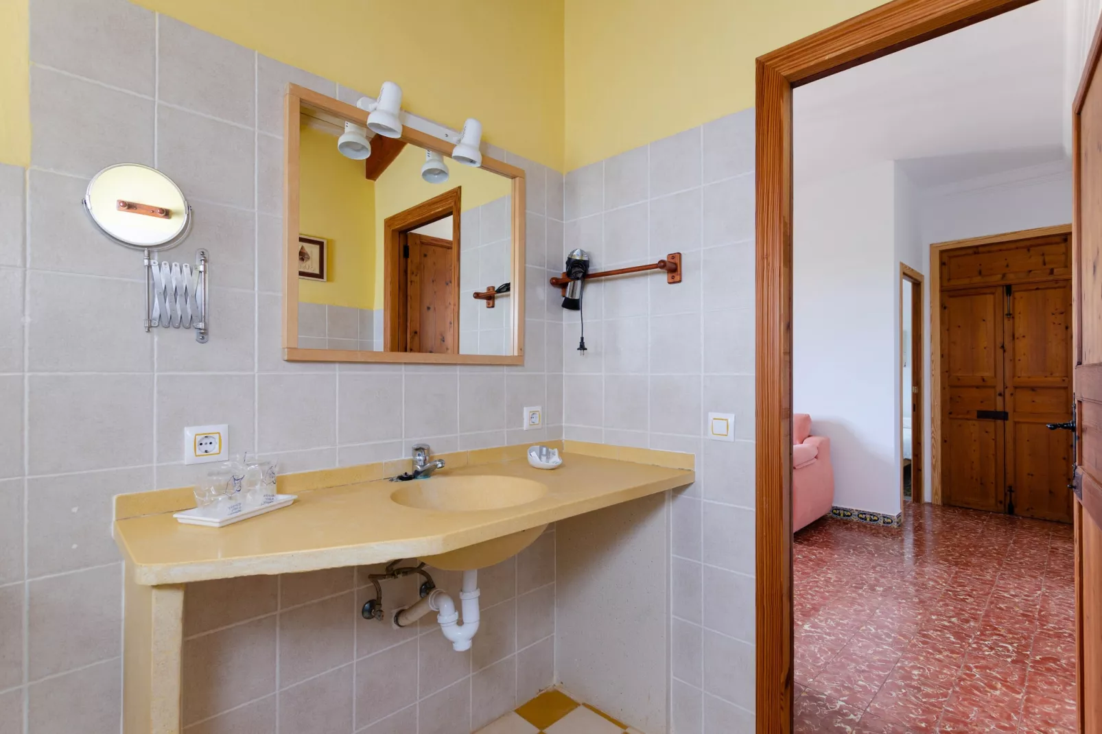 YourHouse Son Sala Terrat Apartment in Agroturismo-Badkamer