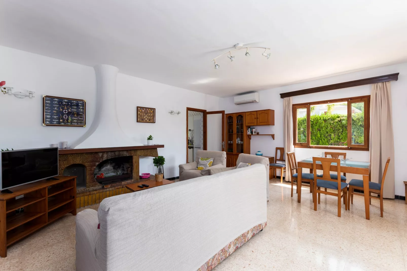 YourHouse Alcudia Casa-Woonkamer