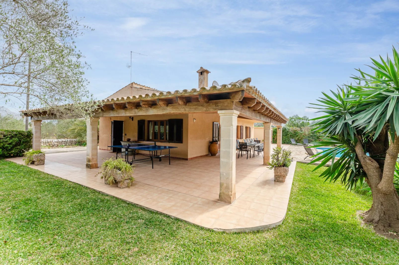 Finca en Pollença con piscina y barbacoa, Escandeu-Tuinen zomer