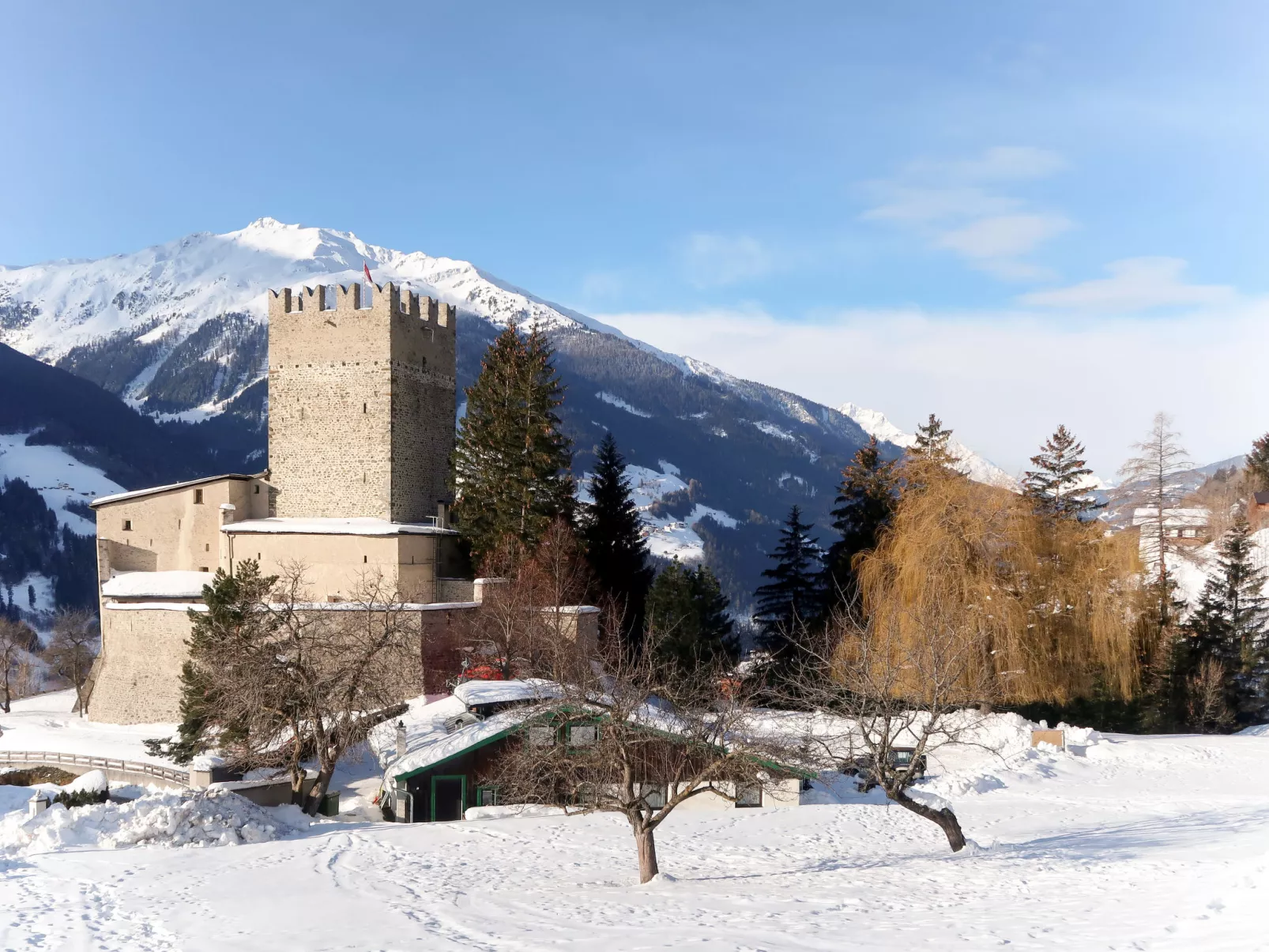 Burg Biedenegg, Niedermontani-Buiten