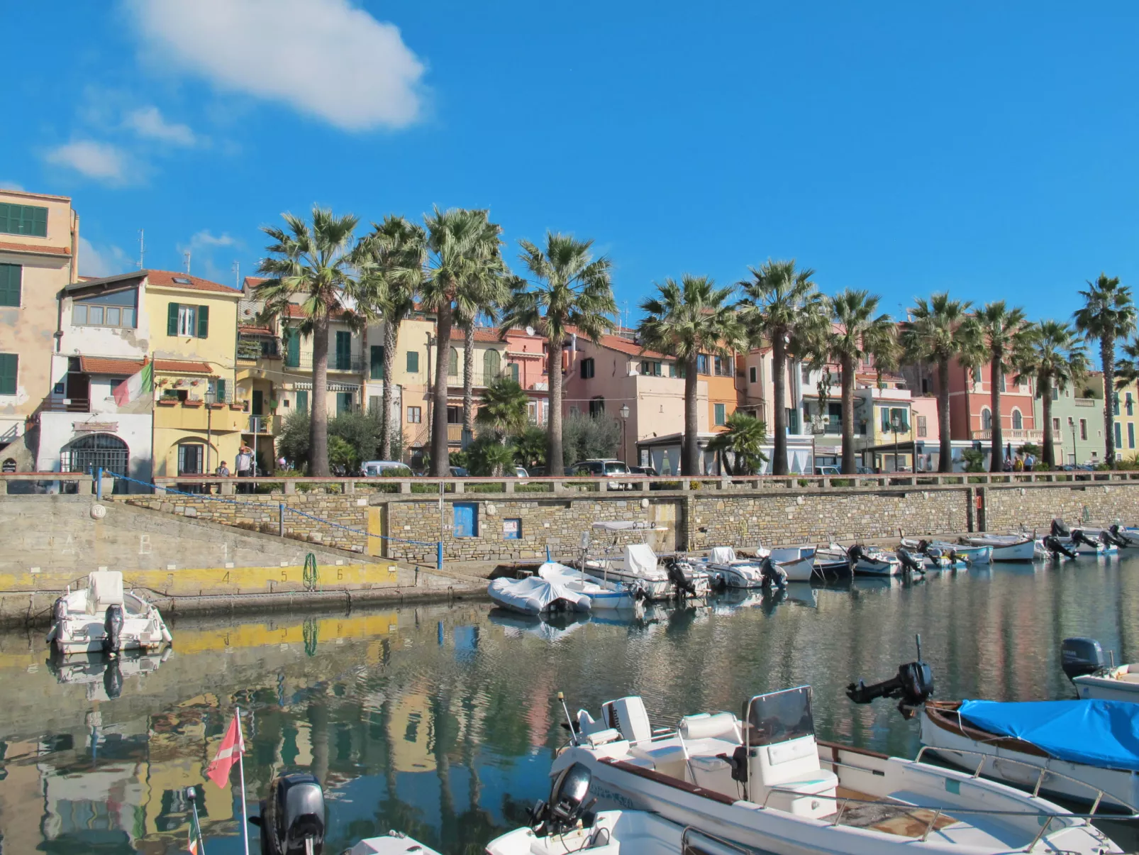 La Loggia sul mare-Omgeving