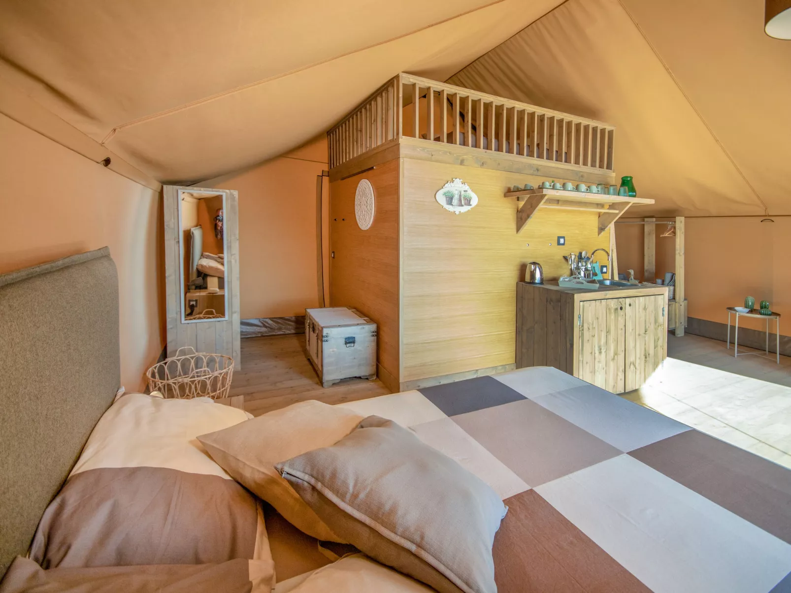 Glampingtent Venere-Binnen