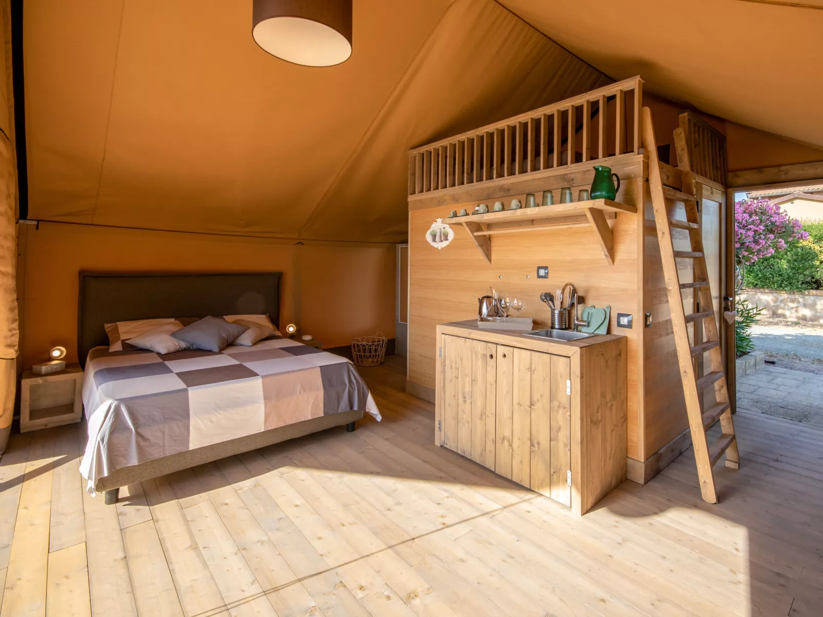 Glampingtent Venere-Binnen