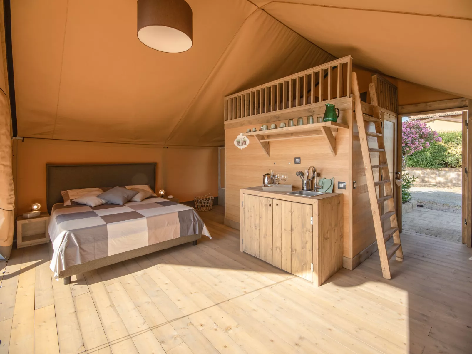 Glampingtent Venere-Binnen