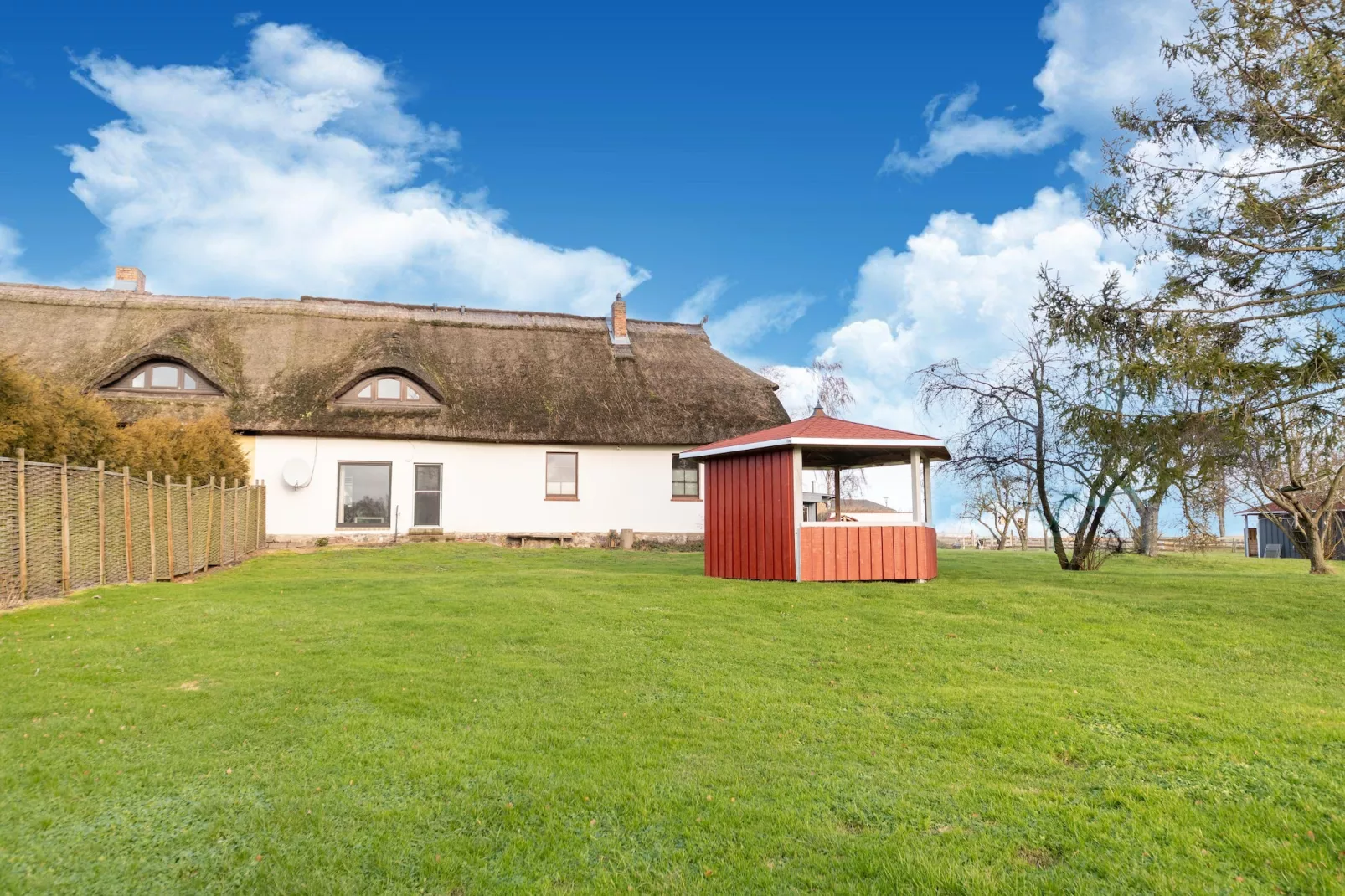 Ferienhaus am Peenebach in Klein Bünzow-Tuinen zomer