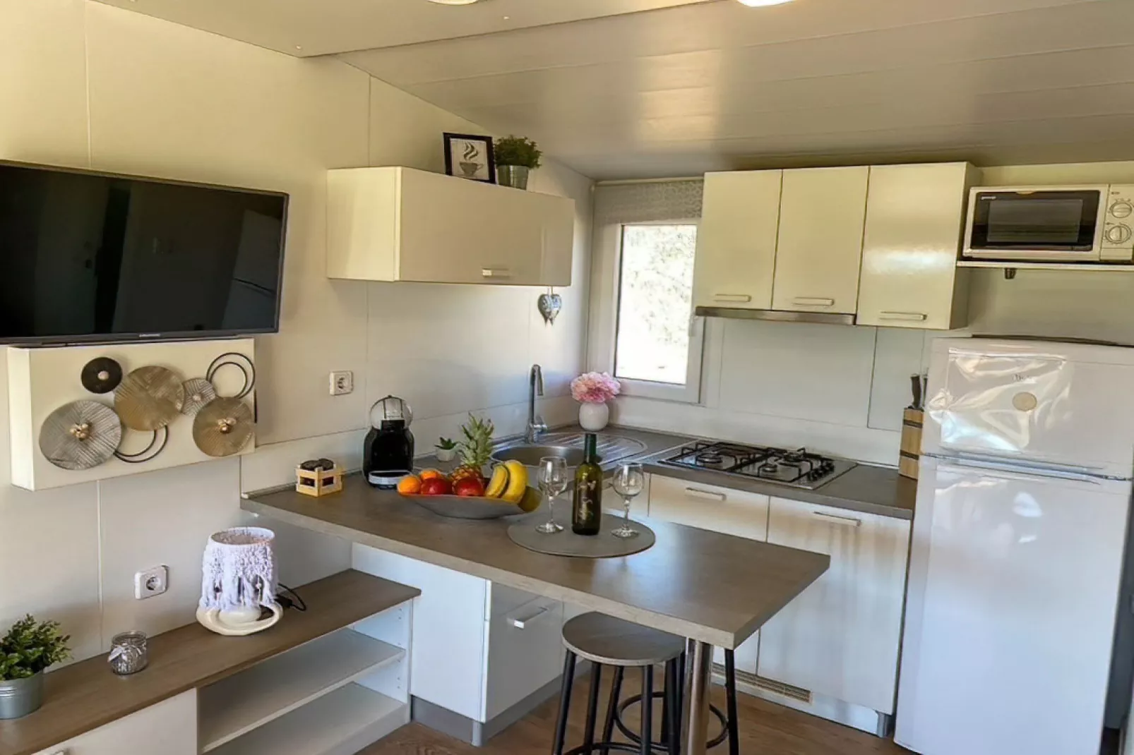 Olive Tree Neo & Lino - Two Bedroom Mobile Home with Terrace (Neo)-Keuken