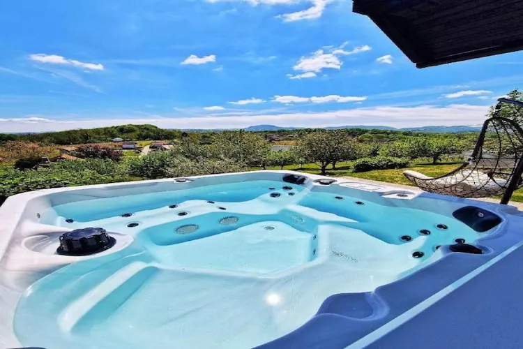 La Mia Storia - One Bedroom Holiday Home with Private Hot Tub-Spa