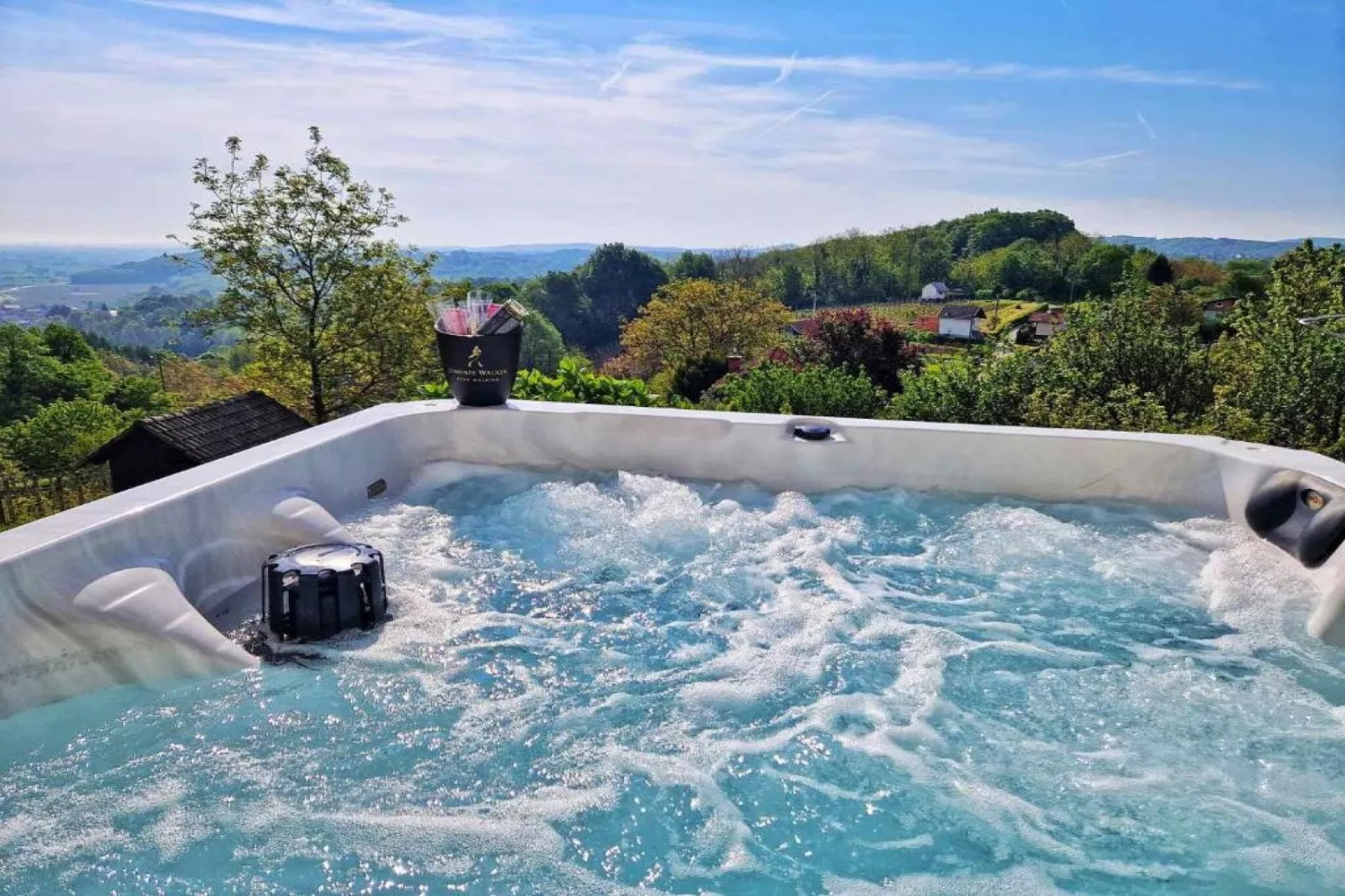 La Mia Storia - One Bedroom Holiday Home with Private Hot Tub-Spa