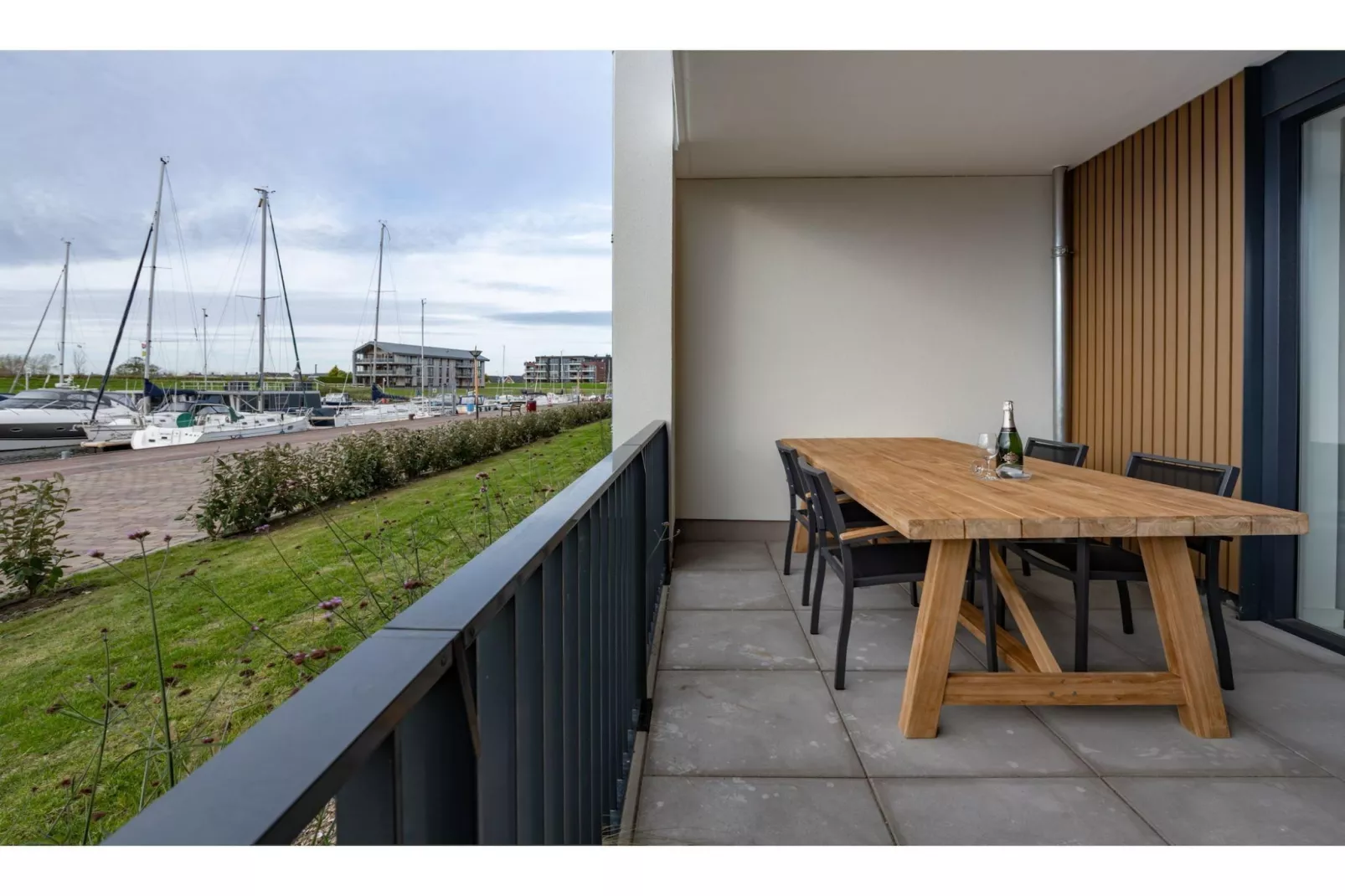 Harbour Loft 1E Résidence Marina havenzicht-Uitzicht zomer