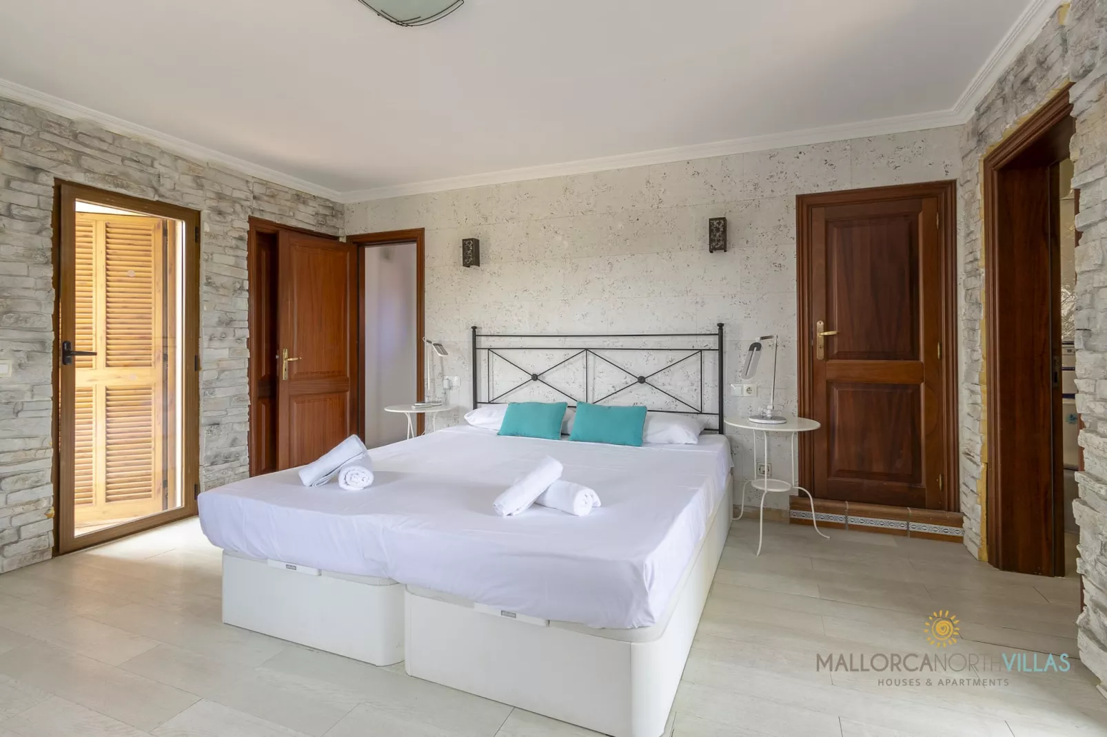 Villa Alejandra con piscina privada y gran jardín-Slaapkamer