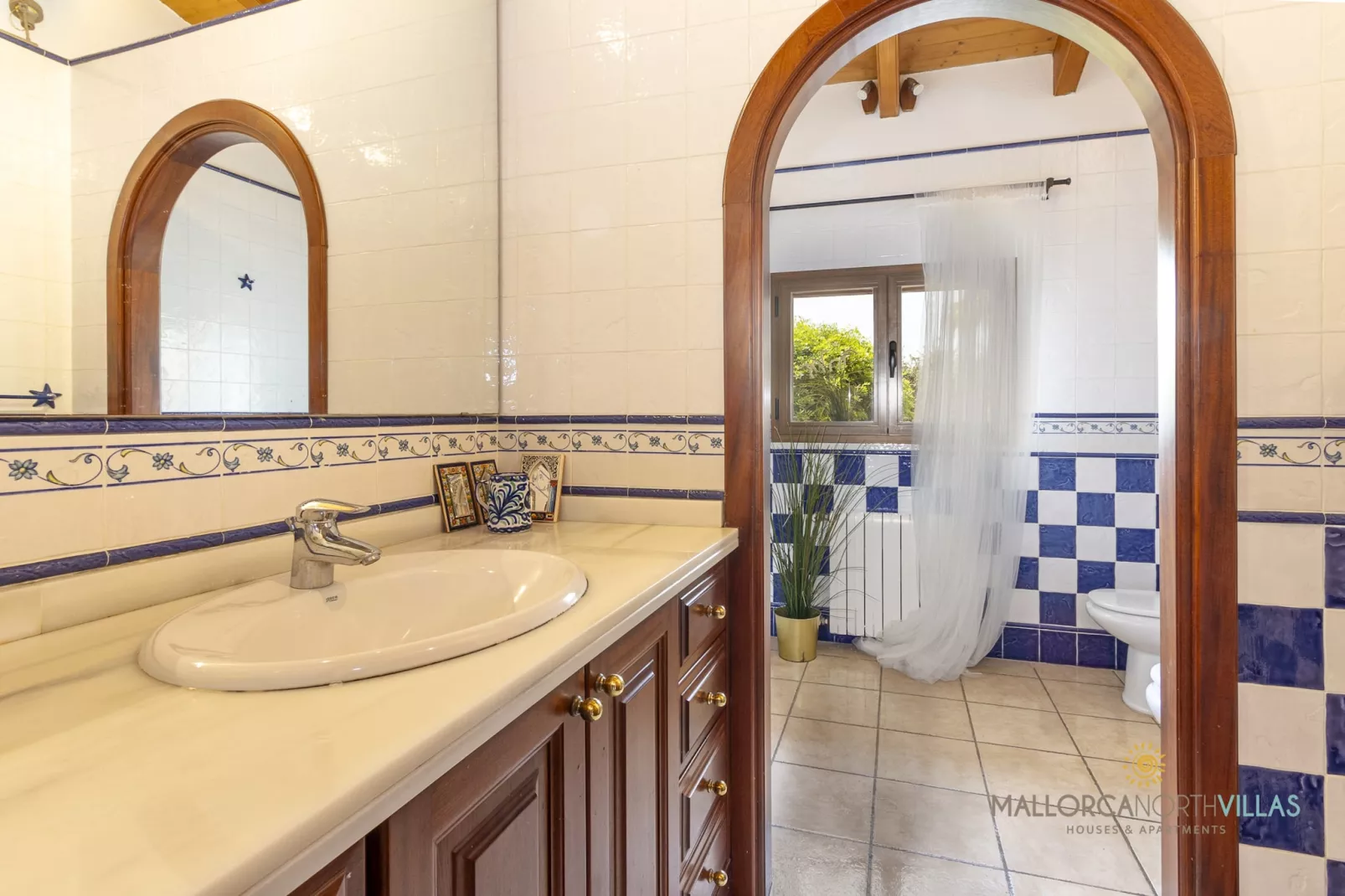 Villa Alejandra con piscina privada y gran jardín-Badkamer