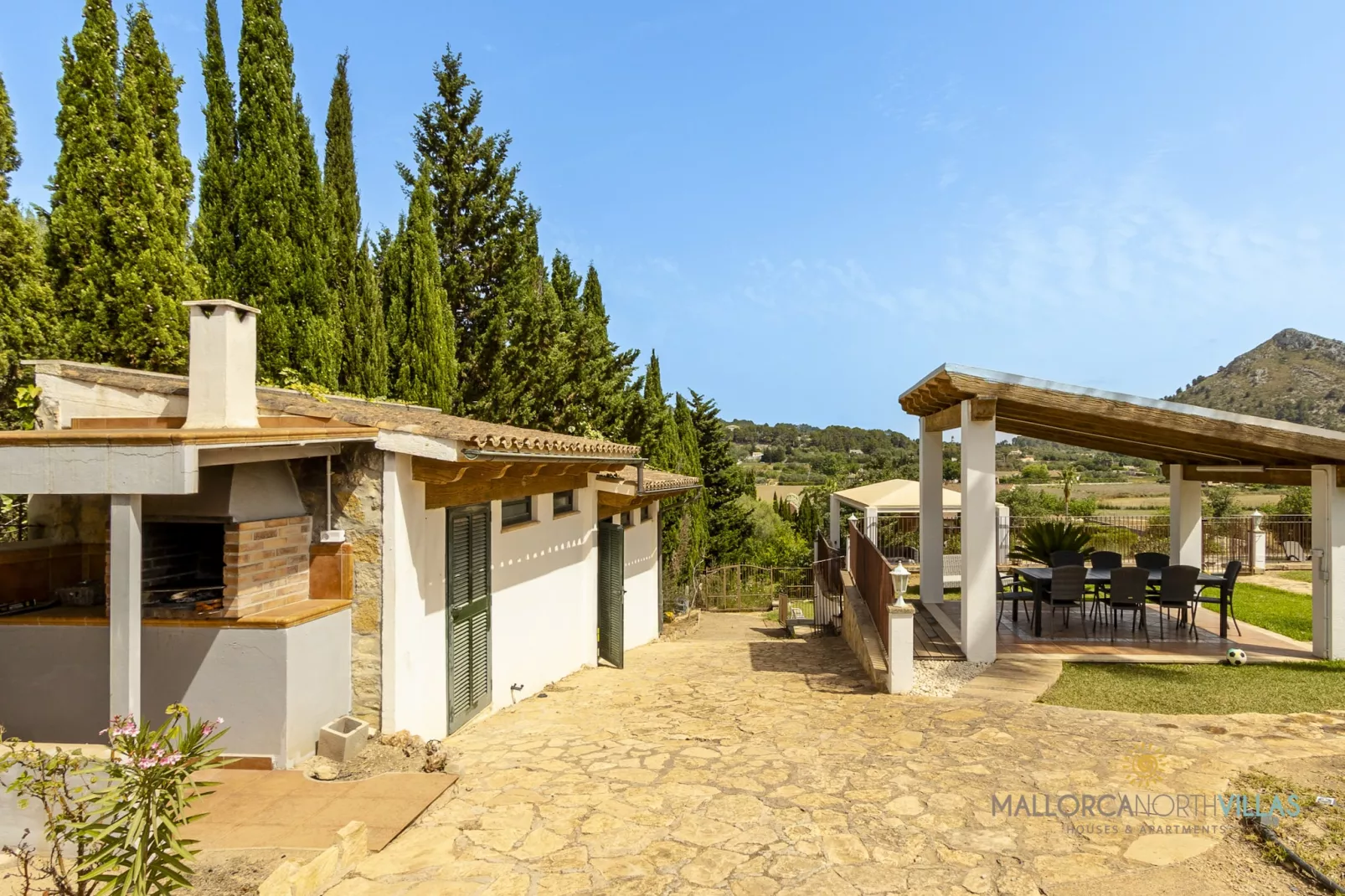 Villa Alejandra con piscina privada y gran jardín-Gebieden zomer 1km