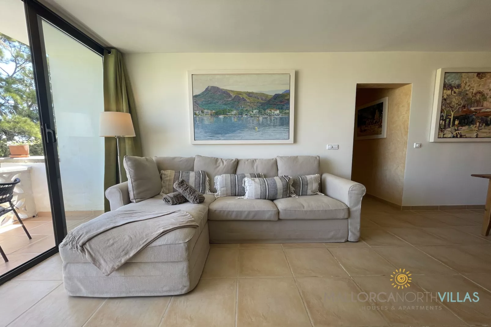 Casa del Sol: Lovely spacious family apartment-Woonkamer