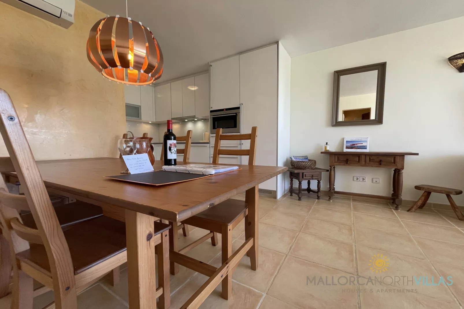 Casa del Sol: Lovely spacious family apartment-Eetkamer