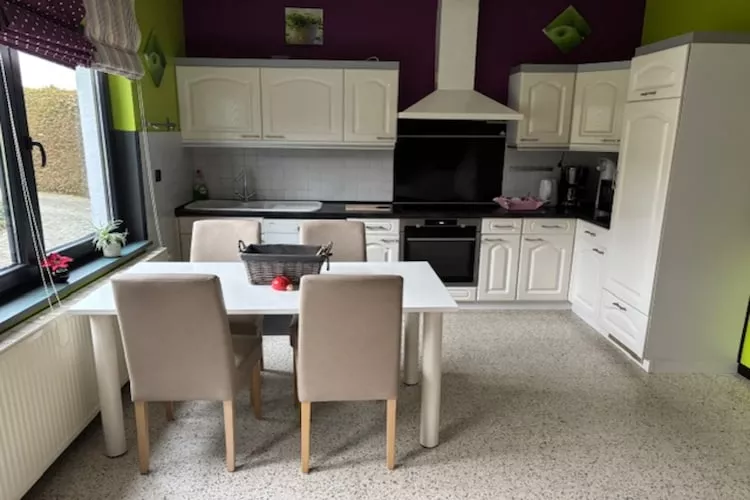 Très belle habitation à Lierneux pour 8 adultes-Woonkamer