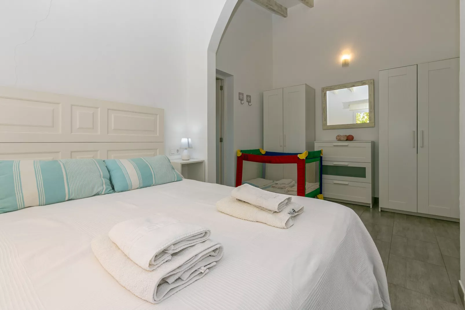 VILLA LES OLIVERES PETITES DE UN DORMITORIO-Slaapkamer