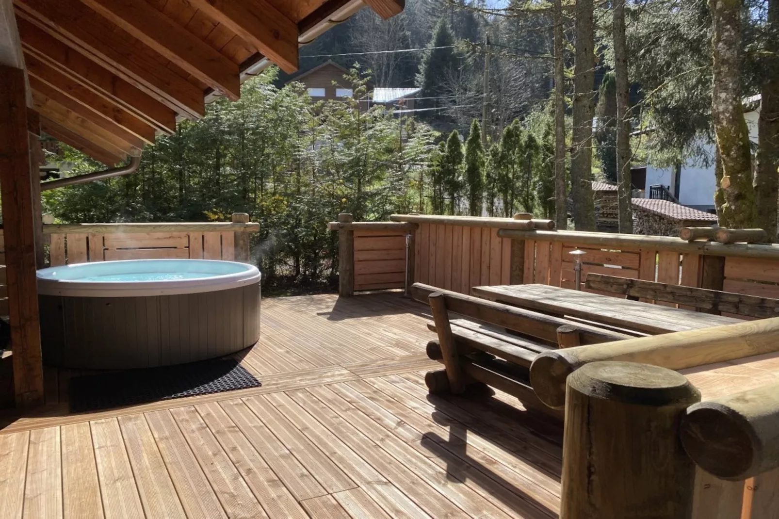 LE RENNE  Chalet en bois au calme avec SPA Jacuzzi