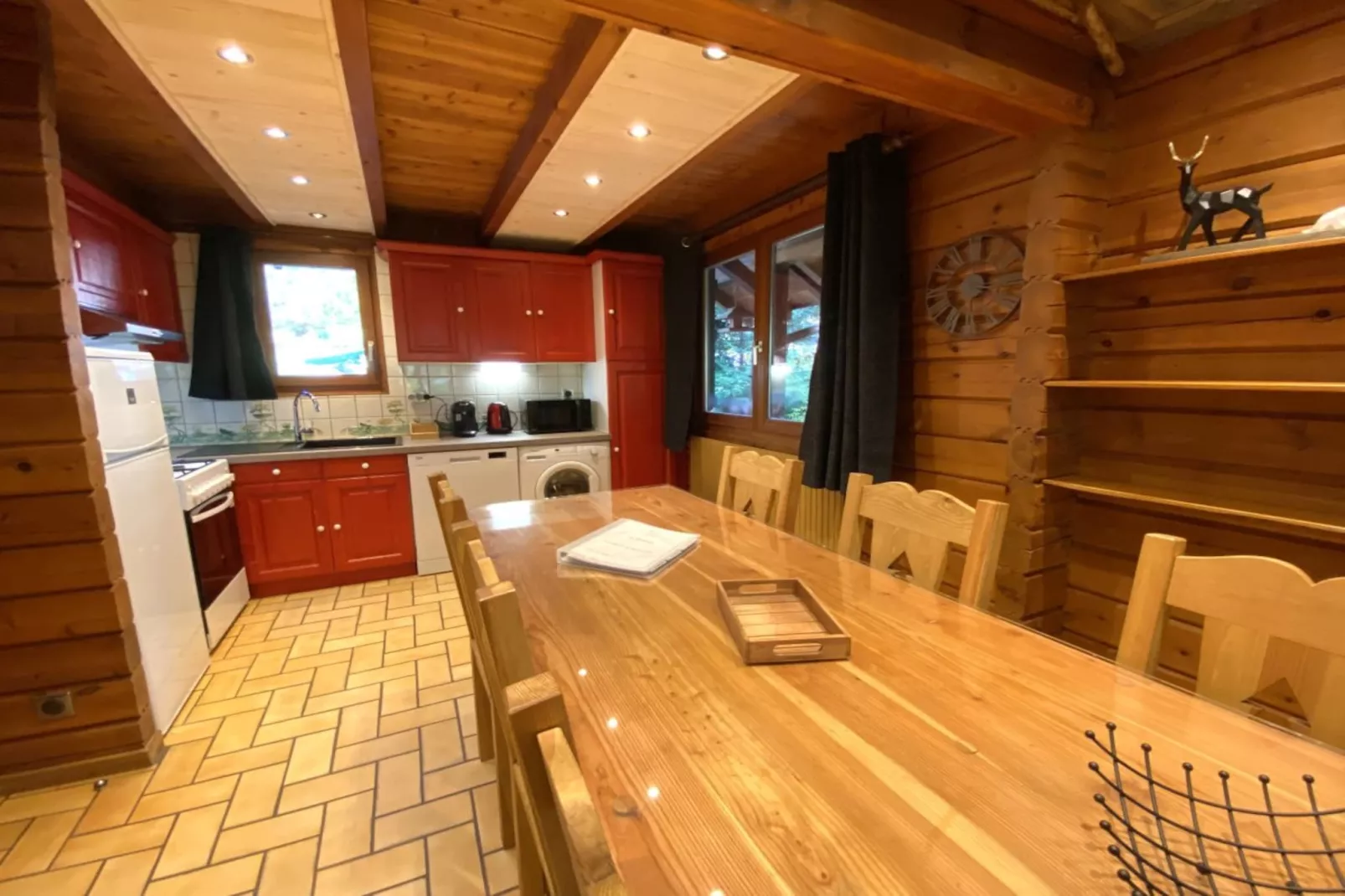 LE RENNE  Chalet en bois au calme avec SPA Jacuzzi-Keuken